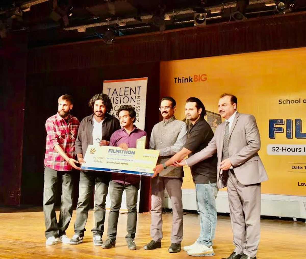 फिल्म मेकिंग चैलेन्ज में गलगोटिया के छात्रों ने जीता द्वितीय पुरस्कार